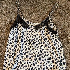 Patterned lace-rimmed tank top